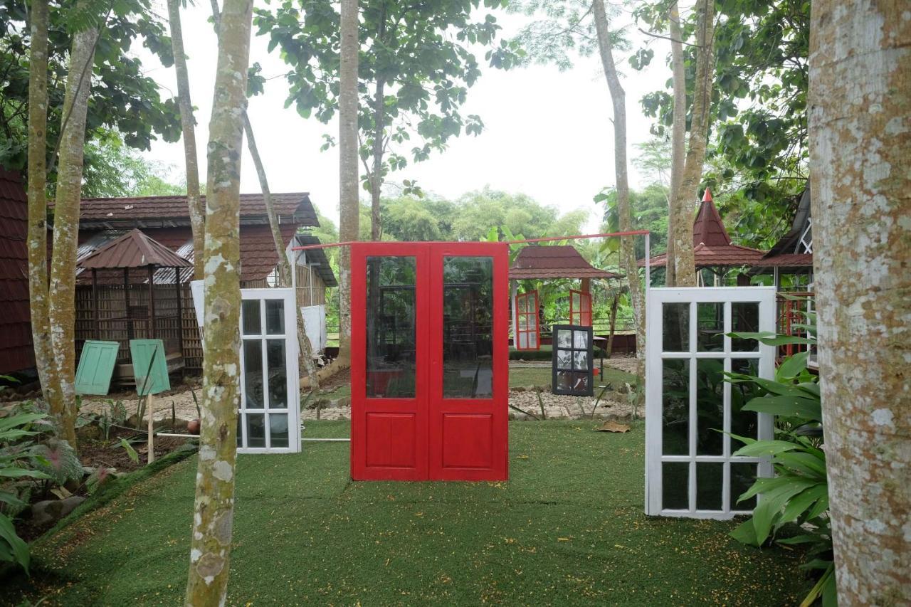 Urbanview Villa Lukulo Kebumen By Reddoorz Exterior photo